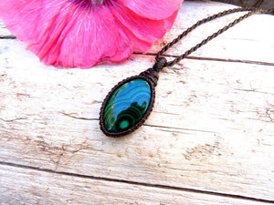 Malachite macrame necklace, gift ideas for the capricorn, christmas gift ideas, gift ideas for the globe trotter, gemstone necklace