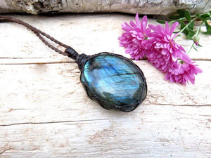 Macrame necklace, Labradorite necklace, Macrame jewelry, Labradorite jewelry, Metaphysical crystal jewelry, gift ideas for the boho beauty