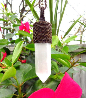 Gifts for her, Selenite crystal necklace, selenite macrame necklace, macrame jewelry, selenite healing properties, white crystal necklace