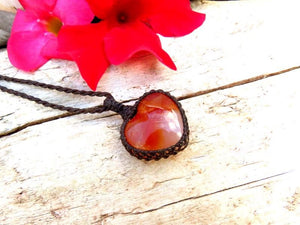 Carnelian crystal necklace, mom gift, carnelian heart, heart pendant, carnelian gemstone, macrame necklace, macrame jewelry