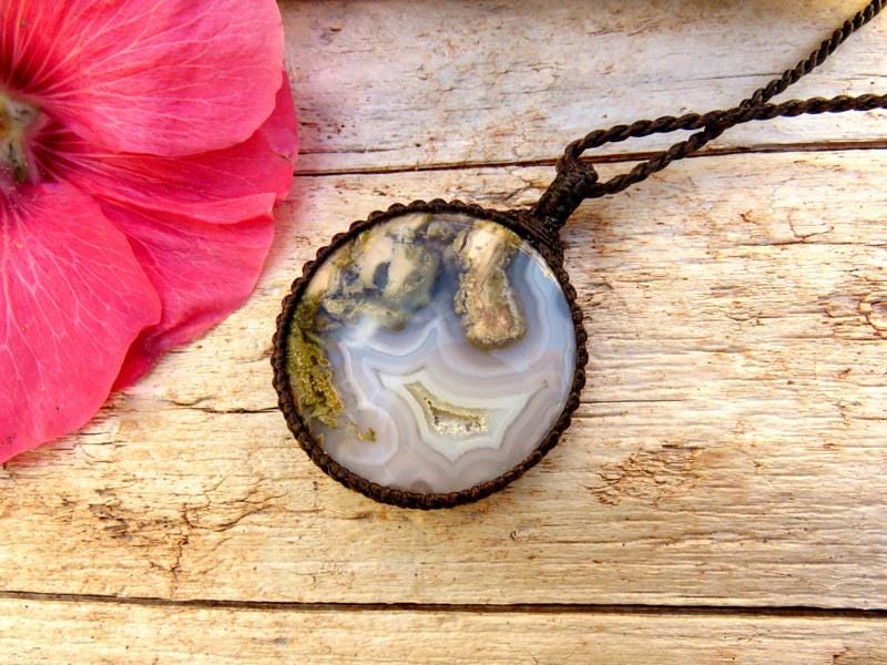 Plume Agate macrame necklace, gemstone jewelry, moss agate pendant, macrame jewelry, earth aura creations, gemstone necklace