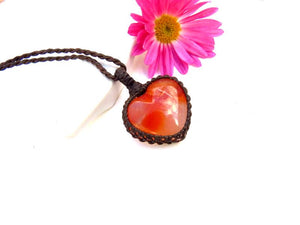 Carnelian crystal necklace, mom gift, carnelian heart, heart pendant, carnelian gemstone, macrame necklace, macrame jewelry