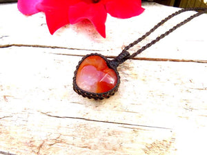 Carnelian crystal necklace, mom gift, carnelian heart, heart pendant, carnelian gemstone, macrame necklace, macrame jewelry