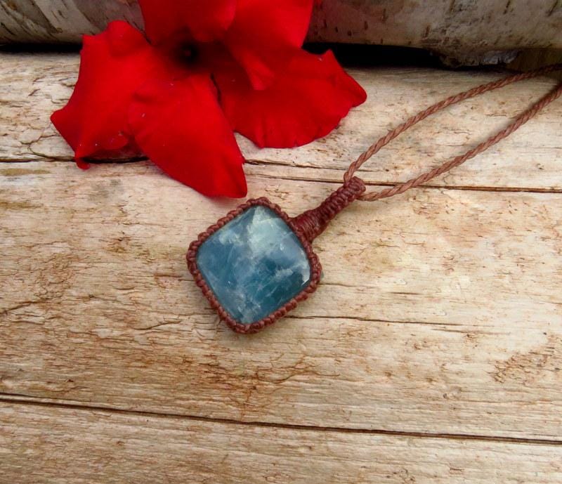 Aquamarine crystal necklae, macrame necklace, aquamarine crystal healing, aquamarine chakra, Pisces gifts, Aries gifts, gemstone gift