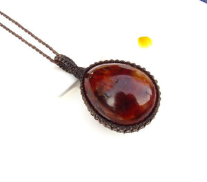 Carnelian macrame necklace, carnelian jewelry, carnelian pendant, carnelian gemstone, gemstone jewelry, macrame jewelry, gemstone necklace