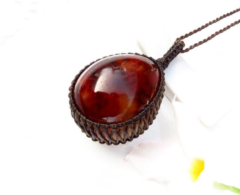 Carnelian macrame necklace, carnelian jewelry, carnelian pendant, carnelian gemstone, gemstone jewelry, macrame jewelry, gemstone necklace