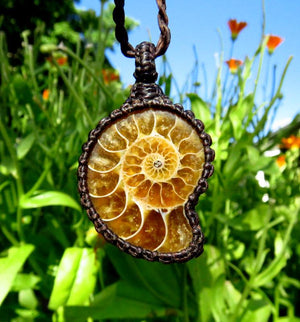 Valentines Day gift ideas, Ammonite macrame necklace, gift for her, gift for him, ammonite necklace, fossil necklace, macrame jewelry