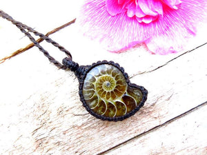 Valentines Day gift ideas, Ammonite macrame necklace, gift for her, gift for him, ammonite necklace, fossil necklace, macrame jewelry