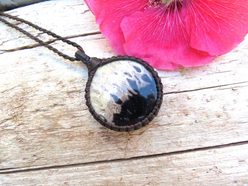 Petrified Palmwood gemstone neclace, macrame neclace