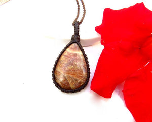 Sunstone macrame necklace, sunstone necklace, gift ideas for the supernaturalist, Sunstone meaning, Libra crystals, vacation necklace