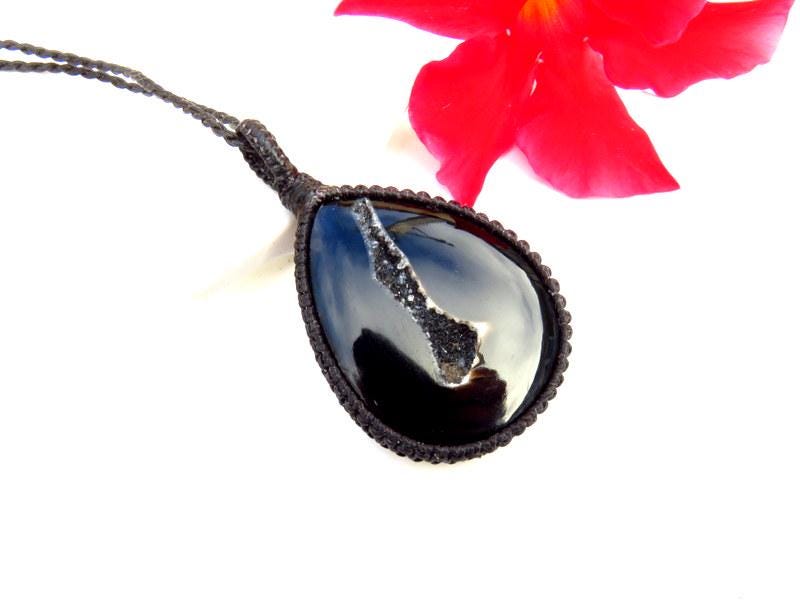 Black Onyx druzy macrame necklace, black crystal necklace, onxy healing properties, gemstone necklace, black theme, gothic jewelry, macrame