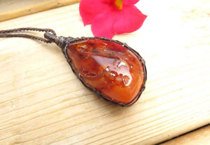 Carnelian macrame necklace, carnelian jewelry, carnelian pendant, carnelian gemstone, gemstone jewelry, macrame jewelry, gemstone necklace