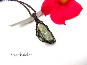 Raw Peridot crystal necklace, macrame necklace, gift ideas for the Leo, birthstone necklace, christmas gift ideas for her, for him,