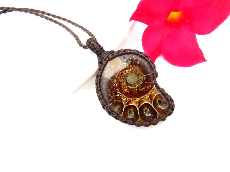 Valentines day gift ideas, Ammonite macrame necklace, ammonite necklace, ammonite pendant, fossil necklace, macrame jewelry, gemstone