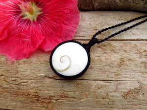 Shiva Eye Shell Protection necklace, Shiva Eye jewelry, Shiva Eye necklace, Beach accessories, Spiral necklace, Positive energy stone