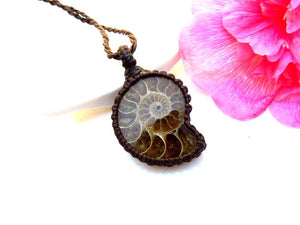 Valentines Day gift ideas, Ammonite macrame necklace, gift for her, gift for him, ammonite necklace, fossil necklace, macrame jewelry