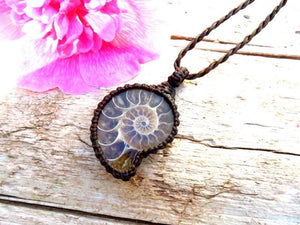 Valentines Day gift ideas, Ammonite macrame necklace, gift for her, gift for him, ammonite necklace, fossil necklace, macrame jewelry