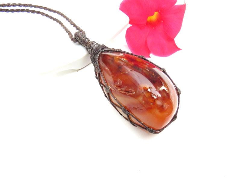 Macrame Carnelian Pendant Necklace: Reversible Gemstone Jewelry