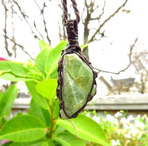 Raw Peridot crystal necklace, macrame necklace, gift ideas for the Leo, birthstone necklace, christmas gift ideas for her, for him,