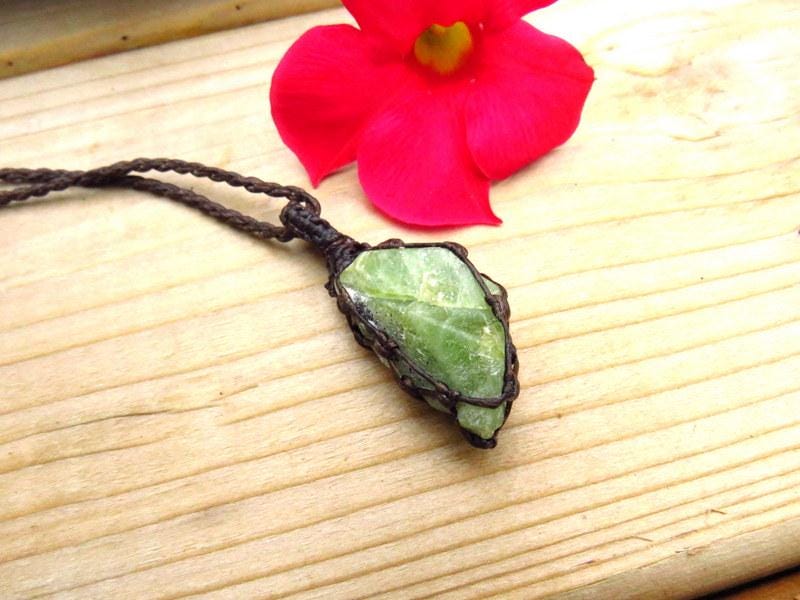 Raw Peridot crystal necklace, macrame necklace, gift ideas for the Leo, birthstone necklace, christmas gift ideas for her, for him,