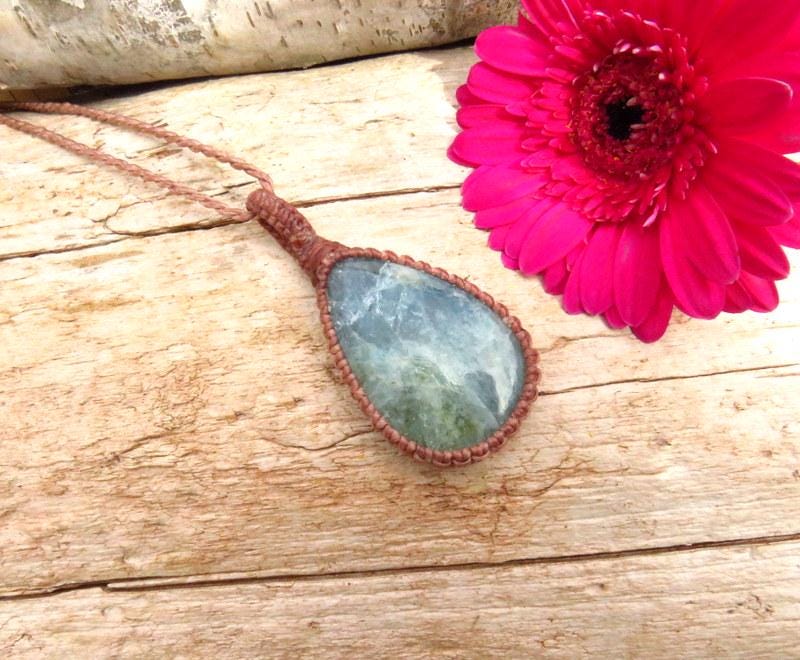 Aquamarine crystal necklae, macrame necklace