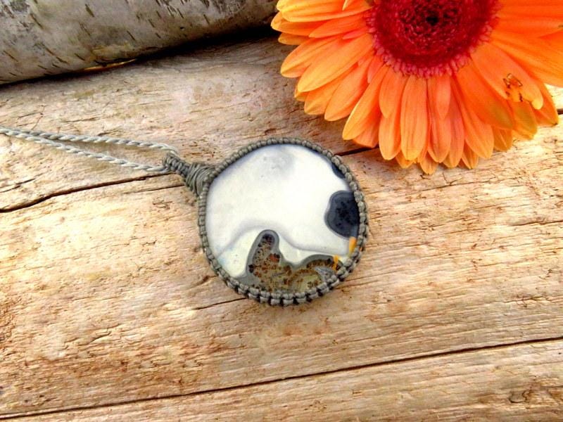 Gift ideas for the ranock collector, Maligano Jasper macrame necklace