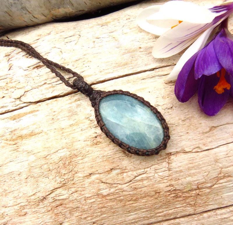 Aquamarine crystal necklae, macrame necklace