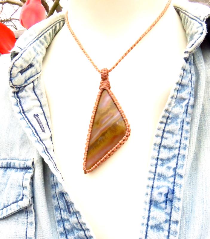 Agate Macrame Necklace: Earthy Gemstone Pendant, Adjustable Cord