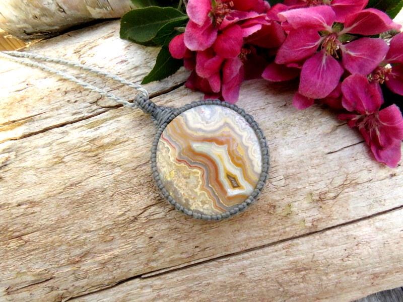Agate macrame necklace, banded agate