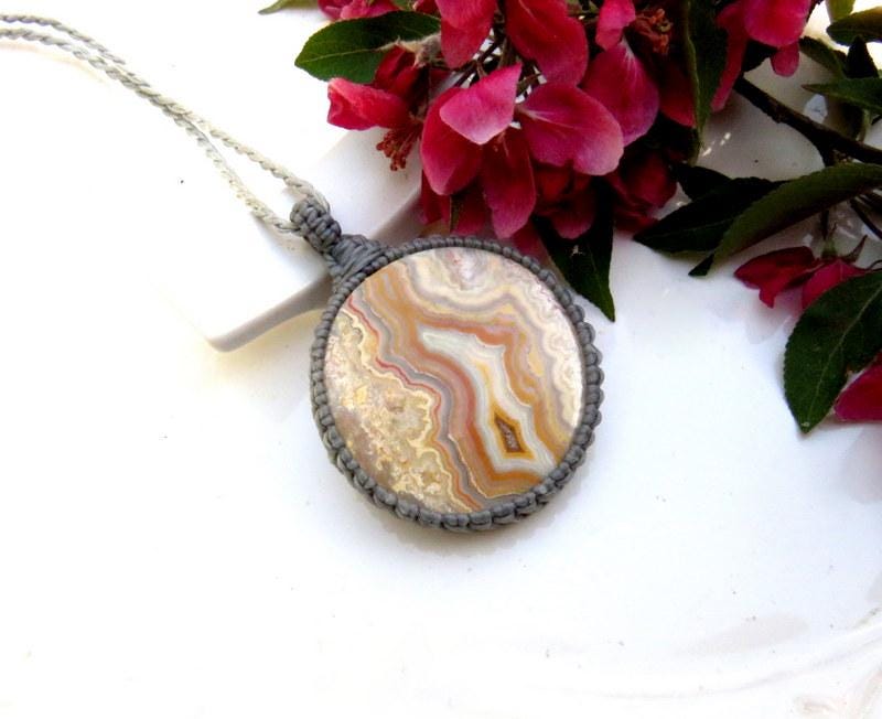 Agate macrame necklace, banded agate