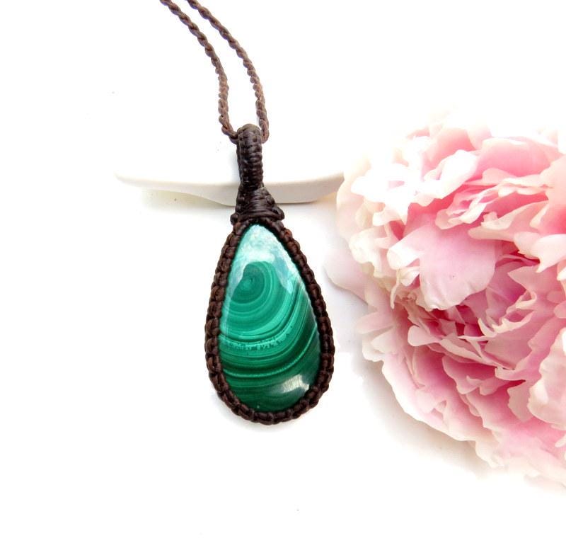 Malachite macrame necklace, gift ideas for the capricorn