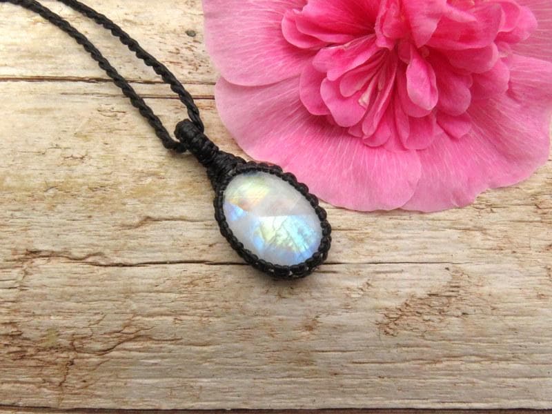 Rainbow moonstone necklace, moonstone jewelry, christmas gift ideas, gift ideas for the boho beauty, macrame moonstone, blue moonstone