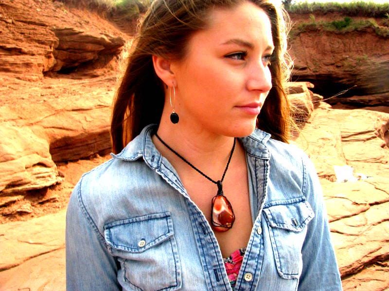 Carnelian Macrame Pendant Necklace: Courage & Motivation Gemstone Jewelry