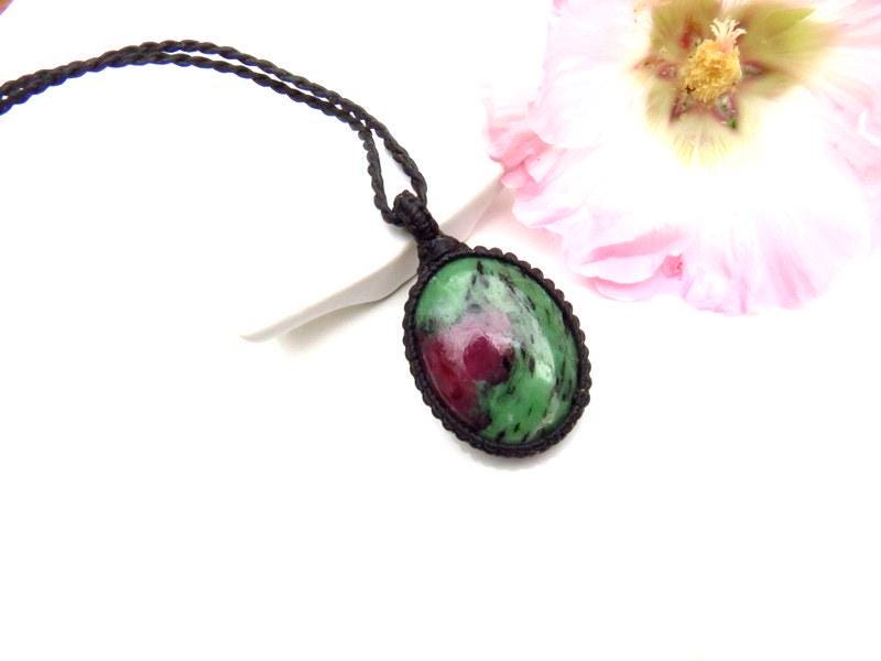 Ruby Zoisite Necklace, ruby zoisite gemstone