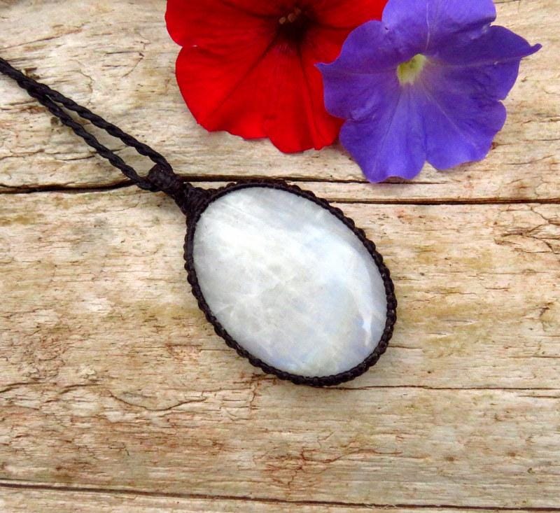 Moonstone necklace, valentines day gift ideas, for the boho beauty, macrame pendant, blue moonstone, flashy gemstone