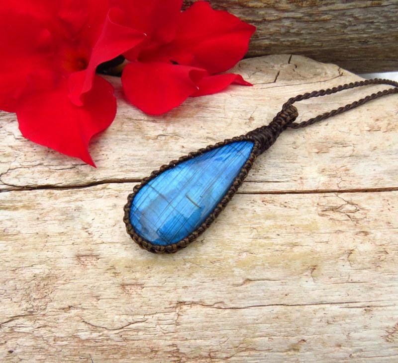 Gift ideas for her, Blue Labradorite macrame necklace, crystal jewelry, the boho beauty, jewelry lover