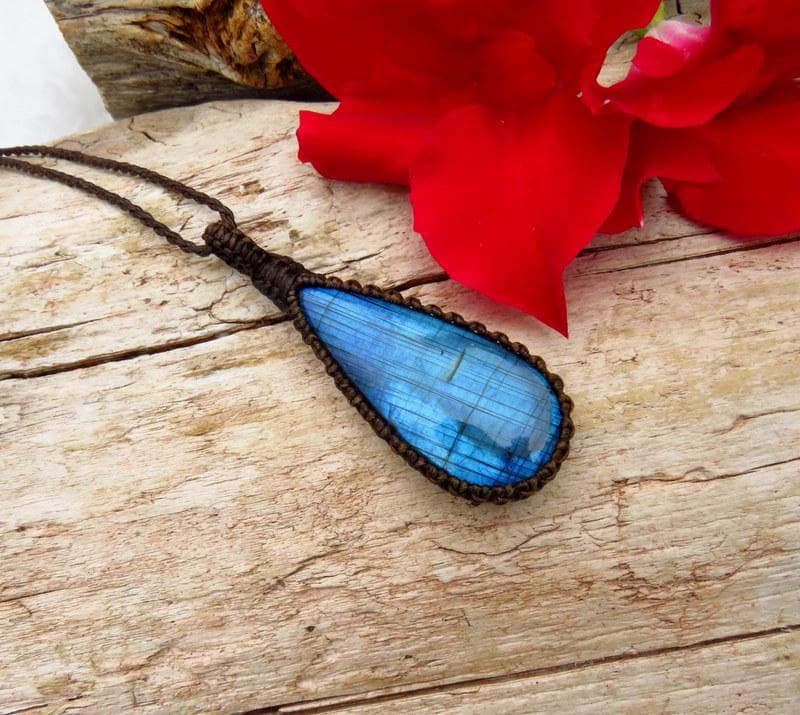 Gift ideas for her, Blue Labradorite macrame necklace, crystal jewelry, the boho beauty, jewelry lover