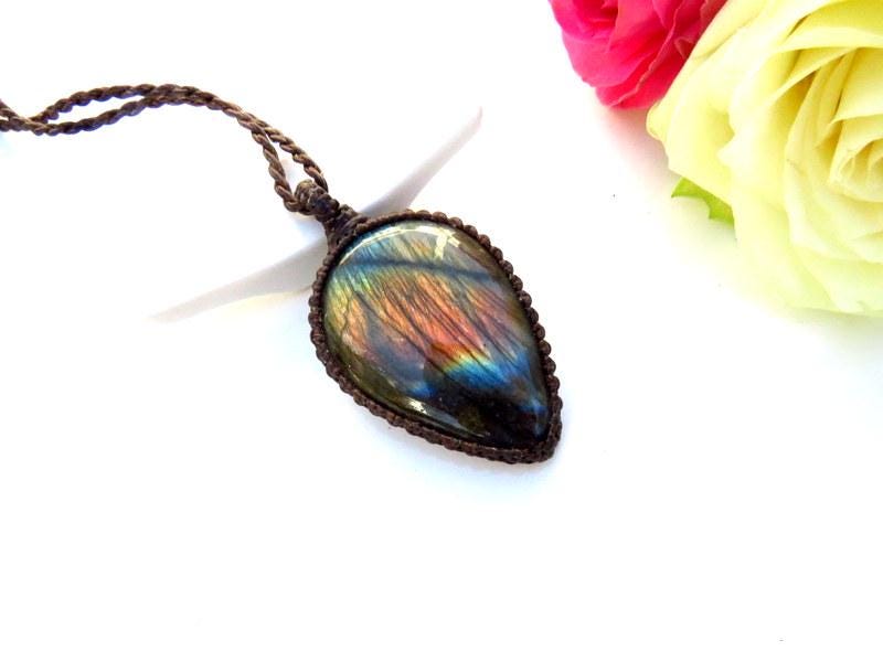 Labradorite necklace, Gifts for the boho beauty, zen seeker, macrame jewelry, gemstone necklace, metal free jewelry