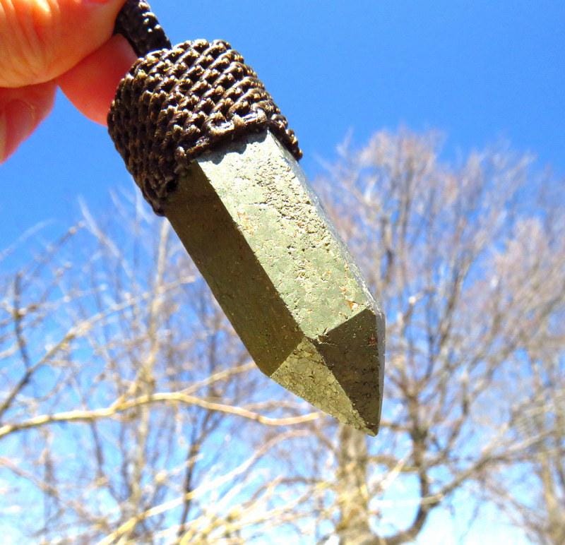 Golden Pyrite crystal point macrame necklace, pyrite necklace, gold gemstone necklace, energy healing stone, chakra necklace