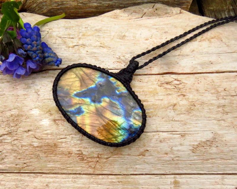 Rainbow Labradorite Boho Necklace, macrame necklace pendant, macrame jewelry, scorpio birthstone necklace, scorpio gifts, gemstone neckace