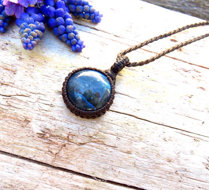 Christmas gift ideas, Labradorite macrame necklace, crystal jewelry, gift ideas for the boho beauty, Macrame necklace, blue gemstone