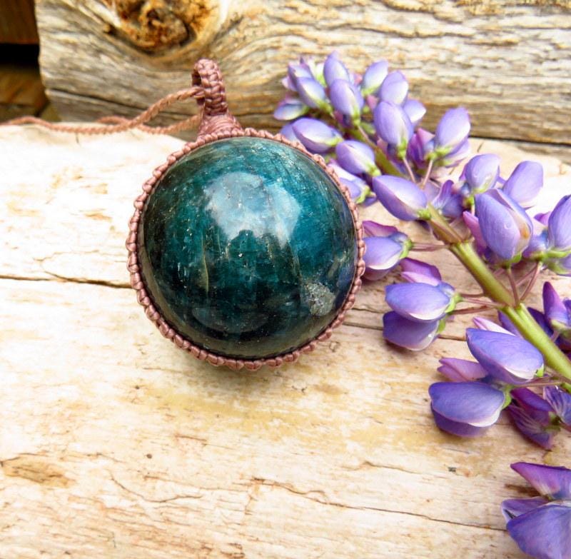 RESERVED FOR HAILEE, Rare teal blue Apatite sphere macrame necklace, healing properties, for yogi, flashy apatite