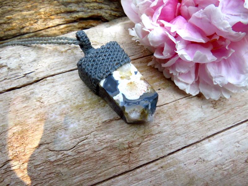 Black Flower Agate Macrame Necklace, Cherry Blossom Plumes, Snowflake Agate Pendant