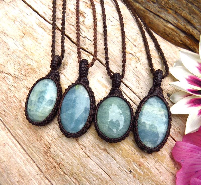 Aquamarine crystal necklace, macrame necklace, aquamarine crystal healing, aquamarine chakra, Pisces gifts, Aries gifts, gemstone gift