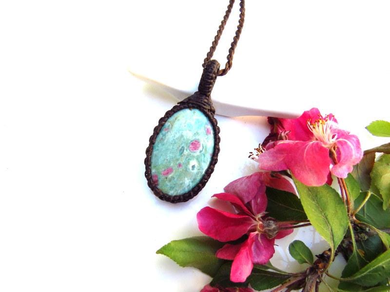 Vitality Ruby Fuchsite macrame necklace, Fuchsite pendant, Healing crystal jewelry, Bohemian jewelry, Macrame necklace, Healing jewery