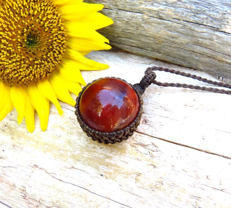 Macrame Carnelian Pendant Necklace: Reversible Gemstone Jewelry