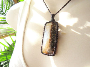 Agate macrame stone necklace.