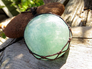 Gorgeous green Fluorite palmstone crystal necklace, macrame necklace, Fluorite gemstone necklace