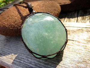 Gorgeous green Fluorite palmstone crystal necklace, macrame necklace, Fluorite gemstone necklace