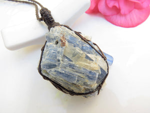 Kyanite crystal macrame necklace, blue kyanite pendant, blue kyanite for sale, kyanite healing properties, kyanite meaning, kyanite benefits